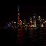 Pudong bei Nacht mit dem Oriental Pearl Tower