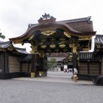 Hier sind wir bereits in Kyoto am Eingang zur Festung von Nijojo Castle