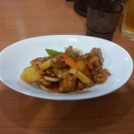 Mein Mittagessen: äußerst delikates Schweinefleisch mit einer süßlich scharfen Sauce